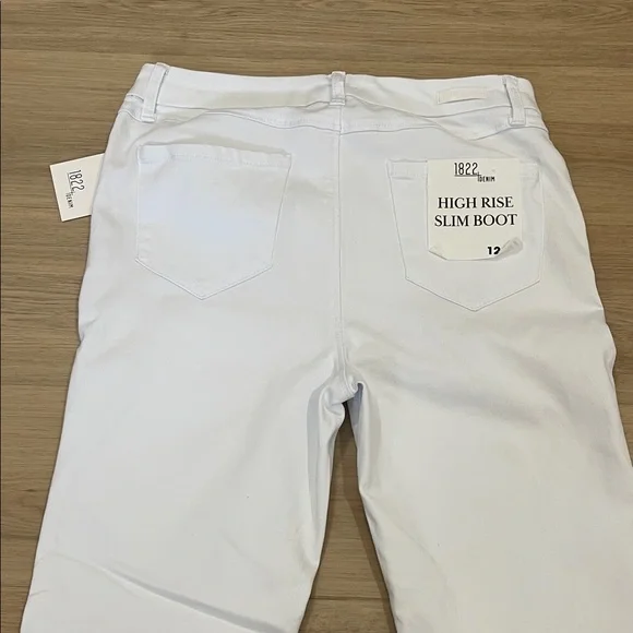 1822 Denim Women's Crisp White Straight Leg Jeans - Picture 3 of 4